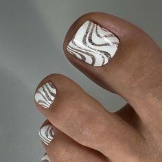 Nail Art For Toes Toenails, Trendy Pedicure 2024, Trending Toe Nails 2024, Black And White Toe Nails, Pedicure Ideas White, Trending Nails 2024 Summer, Sparkly Pedicure, Summer Pedicures 2024, Pedicure Designs Toenails 2024