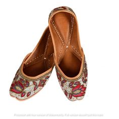 Bridal Footwear, Indian Wedding Shoes, Wedding Shoes For Bride, Shoes For Bride, Custom Wedding Shoes, Indian Shoes, Perfect Wedding Shoes, Punjabi Jutti, Footwear Design