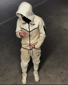 Cream Nike Tech, Drill Outfit Men, Nike Tech Fleece Outfit Men, Nike Sweats Outfit, Estilo Drip, Nike Drip