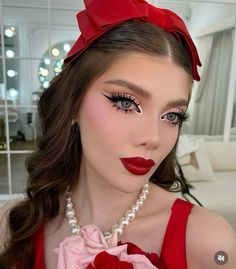 Makeup Buchifresa, Eyeliner Eyeshadow, Retro Makeup, Hair Inspiration Long, Eyelashes Makeup, Barbie Makeup, Hairstyles For Layered Hair, Creative Makeup Looks, Glamour Makeup