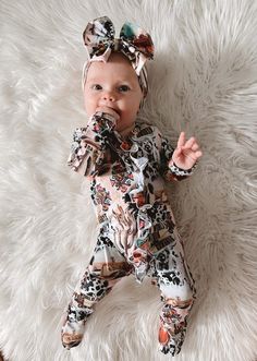 NOUVEAU-NÉ - 3 M Ensemble chausson et serre-tête Boutons-pression Girl Going Home Outfit, Newborn Sleeper, Baby Girl Sleepers, Newborn Coming Home Outfit, Baby Coming Home Outfit, Going Home Outfit, Newborn Sets, Newborn Essentials