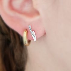 "⚡️ FREE SHIPPING ⚡️ on Domestic orders over $35 🇺🇸 🔪 Our tiny knife earrings are a fun and edgy addition to your jewelry collection. Crafted from sterling silver, they're the perfect way to show off your love for the culinary arts or add a punk rock vibe to your style. Ideal for 90s nostalgia or as a unique best friend gift! Check out the matching 🔪 Necklace here: https://www.etsy.com/listing/1590359497/tiny-knife-necklace-edgy-jewelry * T H E * D E T A I L S *  * Solid Sterling Silver  * M Punk Rock 90s, Tiny Knife, Knife Earrings, Unique Best Friend Gifts, Silver Knife, Earrings Edgy, Knife Necklace, Paracord Beads, Edgy Jewelry