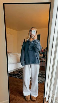 Comfy Outfits College, Utah Style Outfits, Winter Basic Outfits, Sweatpants Ideas, Aerie Outfits, Preg Outfits, Outfits With Ugg Boots, School Winter Outfits, Winter Fits Aesthetic