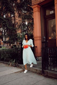 Dress And Runners Outfit, Feminine Outfit With Sneakers, Flowy Dress And Sneakers Outfit, Boho Dress With Sneakers, Wedding Guest Dress With Sneakers, Casual Dress Sneakers Outfit, Summer Dress With White Sneakers, Spring Dress With Sneakers, White Sneakers And Dress Outfit