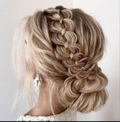 Jan 6, 2024 - This Pin was discovered by Արաքս Դավթյան. Discover (and save!) your own Pins on Pinterest Classic Updo Wedding, Boho Bridesmaid Hair, Grad Hair, Wedding Updos, Prom Inspo, Guest Hair