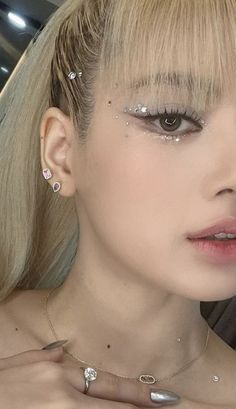 Concert Makeup Looks, Parisian Style Decor, Korean Vibe, Gem Makeup, Concert Makeup, Rhinestone Makeup, New Year's Makeup, Show Makeup, Facial Makeup