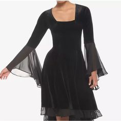 Hit Tooic Cosmic Aura Black Velvet Bell Sleeve Hi Low Dress Size 2. Sheer Bell Sleeve Square Neckline And Hi Low Hem . Listed On Junior Plus Sizes Cosmic Aura, Goth Mom, Hi Low Dress, Hot Topic Dresses, Hi Low Dresses, Bell Sleeve Dress, Square Neckline, Bell Sleeve, Hot Topic