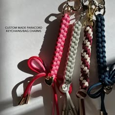 CUSTOM MADE PARACORD ROPE KEYCHAIN/BAG CHARM *MADE TO ORDER* - Please select your Colors in the "Variations" boxes - Enter your Pattern, Tie, and Hardware selections in the "Personalization" box (options are shown in images above), you can also specify if you would like to add a charm - Message me with any questions! :) Paracord Bag Charm, Diy Keychain For Him, Cocktail Caviar, Paracord Christmas, Bag Charm Aesthetic, Paracord Charms, Charms Packaging, Bag Charm Diy, Homemade Keychains