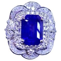 An exquisite Art Deco style for this elegant ring in 18k gold , so chic and refined, with a Ceylon blu royal color sapphire , extra fine quality, of 5,58 carats and round and baguettes cut diamonds of 1,63 carats, F/VS . Handcrafted by artisan goldsmith. Excellent manufacture and quality. Complete with AIG report. Whosale price. Note: on my shipment, customers not pay taxes and duty. Royal Colors, Ceylon Sapphire, Baguette Cut Diamond, Elegant Ring, Estilo Art Deco, Dream Jewelry, Sapphire Diamond, Art Deco Style, Deco Style