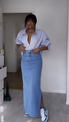 Long Blue Jean Skirt Outfits Black Women, Long Denim Skirt Work Outfit, Long Denim Skirts For Women, Long Denim Skirts Outfit, Denim Maxi Skirt Outfit Spring, Button Front Denim Skirt Outfit, Dark Jean Skirt Outfits, Jean Skirts Outfit Black Women, Modest Fashion For Curvy Women