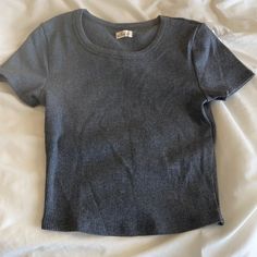 Nwot Gray Size Xs Perfect Condition Does Stretch Ribbed Texture Trendy Gray Fitted Top, Casual Gray Scoop Neck Top, Casual Ribbed Crop Top T-shirt, Trendy Gray Scoop Neck Top, Casual Gray Crop Top, Gray Ribbed Scoop Neck Top, Hollister Babydoll Top, Hollister T Shirt, Vintage Hollister Top