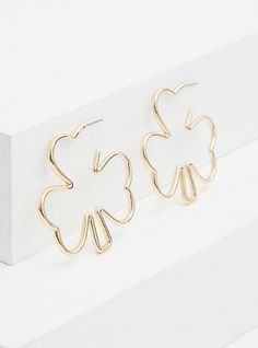 Add a little luck to your outfit with these hoop earrings in the shape of shamrocks.  Post backs. Base metal. Imported. The best plus size women's gold-tone shamrock hoop earrings in gold. Torrid is your destination for the freshest spring and summer styles. Torrid is your destination for plus size St. Patrick's Day merchandise. St Patricks Day Accessories Women, Saint Patricks Earrings, St Patrick’s Day Earrings Diy, Shamrock Jewelry, St Patrick’s Earrings, Hosting Holidays, St Pattys, Wire Crafts, Base Metal