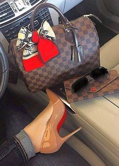 Purse Aesthetic, Aesthetic Car, Luxury Purses, Handbag Shoes, Gucci Handbags, Vuitton Bag, Cute Bags, Lv Bag, Louis Vuitton Speedy Bag