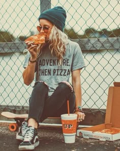 Pizza App, Skateboard Party, Skater Girl Style, Eating Pizza, Dominos Pizza, Skate Girl, Indie Hipster, Skater Girl Outfits, בר מצווה