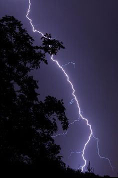 lightning thunder thunderstorm thunderstorms beauty scary aesthetic aesthetics igywoods Storm Wallpaper, Wow Photo, Wallpaper Estetika, Black Aesthetic Wallpaper