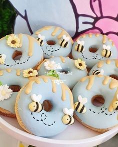 Cute blue donuts with adorable bees as decorations! Winnie The Pooh Baby Shower, Bee Party, French Dessert, Cute Baking, Pooh Baby, Bee Baby, Bee Baby Shower, Mini Donuts, Cake Donuts