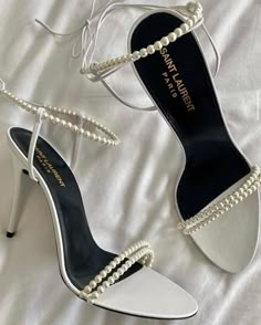 Wedding Heels Designer, White Princess Heels, Fun Wedding Shoes, Fancy Shoes, Gowns Wedding, Aesthetic Shoes