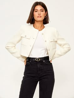 White Cropped Jacket Outfit, White Tweed Jacket Outfit, Tweed Coat Outfit, Cream Jacket Outfit, Boucle Jacket Outfit, Chanel Jacket Outfit, Tweed Blazer Outfit, Tweed Jacket Style, Cropped Jacket Outfit