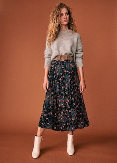 Jewel Tone Style, Vintage Skirt Outfit, Skirt And Sweater, Look Boho Chic, Skirt Outfits Fall, Long Skirt Outfits, Trendy Skirts, Business Outfit, A Skirt