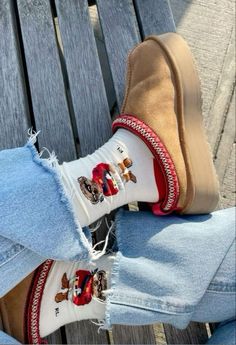 Ugg Season, Alix Earle, Y2k Beach, Ugg Tasman Slippers, Fashion Bella, Aesthetic Ootd, Outfit Night, Skandinavian Fashion, Indie Sleaze