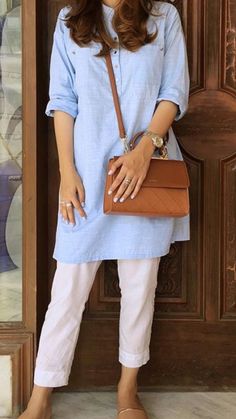 Kurti Dressing Style, Office Look In Kurti, Kurti For Office For Women, Short Kurta For Women Fashion Styles, Kurtas For Office Wear, Kurta Looks Women Office, Kurtis Outfit Casual, Work Wear Kurta Ideas, Office Outfits Women Pakistani