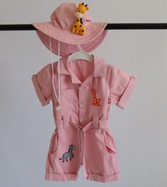 ⭐⭐Personalized Baby Girl Pink Safari Adventure Costume* Toddler Safari Explorer Costume * Infant 12 -24 Months Jumpsuit * Birthday Kids Gift ⭐⭐ 📌 BELT is included in the price. 👉 Our Safari Costume is handmade. There may be slight variations as it is handmade. 👉 Costume consists of Jumpsuit, Belt and Hat. If desired, you can personalize it by printing your name on the front or back of the overalls. For name embroidery, you must to purchase. 👶🏻 Product Fabric: 100% COTTON fabric is used. It Pink Safari Tutu, Safari Costume Baby Boy, Pink Safari Outfit, Safari Vest Outfit, Two Wild Birthday Party Girl Outfit, Toddler Girl Dinosaur Costume, Safari First Birthday Girl, Minnie Safari Birthday, Pink Safari Birthday Party