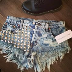 Studded Shorts, Kesha, Mötley Crüe, Style Streetwear, Dream Clothes, Fashion Killa, Cute Fashion, Ripped Jeans