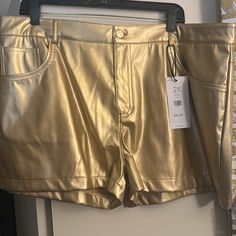 These Cute Vintage Style Gold Shorts Give A High End Retro Vibe! Great Stretch, 5 Pocket Style With Belt Loops. Can Be Styled With Anything! Looks Great With Booties, Knee Boots Or Combat Boots! 48% Polyester 55% Pu Gold Shorts, Retro Vibe, Knee Boots, Combat Boots, Looks Great, Vintage Style, Vintage Fashion, Womens Shorts, Boots