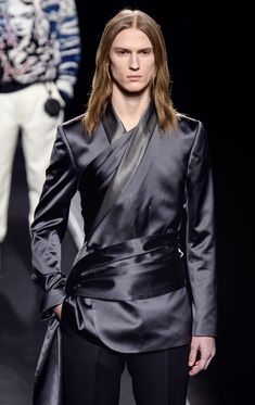 Mens Glamour Fashion, Runway Fashion Menswear, Unique Suits For Men Fashion, Unique Suit Designs For Men, Haute Couture Fashion Men, Satin Suit Men, Mens Avant Garde Fashion, Men Suits Runway, Futuristic Fashion Men