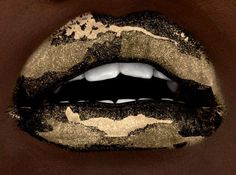 gold lips- must recreate for a shoot! Lipstick Photos, Gold Lipstick, Hot Lips, Liquid Gold, Lip Service, Lip Art, Beautiful Lips