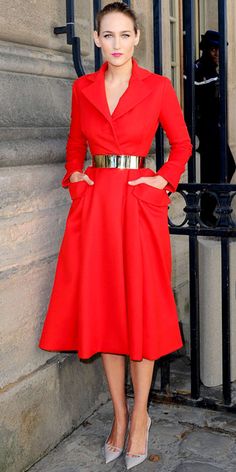 Red Dress Casual, Christian Dior Couture, Dress Coat, Red Coat, Looks Style, Mode Inspiration, Dress Red, Look Chic, Red Fashion