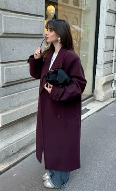 Short Hair Fall Outfits, Fall Outfits 2024 Aesthetic, Burgundy Coat Outfit Winter, Burgundy Winter Outfits, Burgundy Outfit Aesthetic, Casual Hijab Dress, Classic Fall Style, Downtown Outfits, Winter Fashion Outfits Casual