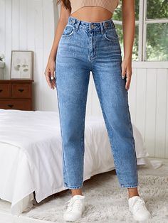 Highrise Mom Jeans, Best Highwaist Jeans, Pantalones Mom Jeans, Light Blue Jeans Women, Mom Fit Pants, Pantalon Mom, Jeans Shopping, Light Wash Mom Jeans, Blue Jeans Women