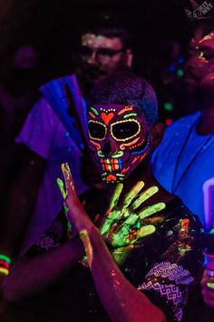 Male Face Paint, Face Art Makeup Paint Ideas, Glow Neon Party, Uv Face Paint, Neon Face Paint, Makeup Neon, Catrina Makeup