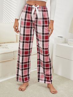 Pajama Pants Outfit, Girl Sleepover, Checkered Pants, Plaid Pajama Pants, Plaid Pajamas, Sleep Pants, Pj Pants, Plaid Pants