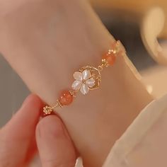 Economisește mult pe Temu astazi, transport gratuit doar pentru utilizatorii noi. Begonia Flower, Beads Flower, Fashion Unique, Gold Bracelet For Women, Bead Bangles, Crystal Beads Bracelet, Bracelet Vintage, Glass Beaded Bracelets, Niche Design