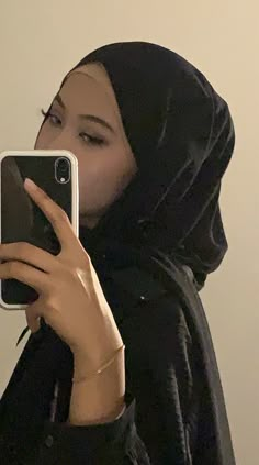 Hijabi Mirror Selfie, Outfit Ngampus Hijab, Hijab Selfie, Selfie Hijab, Outfit Ngampus, Student Outfit, Arab Aesthetic, Ootd Poses, Muslim Outfits Casual