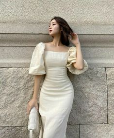 #vestidobranco #vestidonoiva #modamodesta Sunday Dress Outfit Classy, Modest Stylish Outfits, Sunday Dress Outfit, Dresses Glam, Korean Fashion Women Dresses, Lace Summer Dresses, Sunday Dress, Modest Dresses Casual, Elegant Dresses Classy