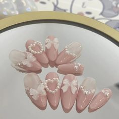 Nail Art With Pearls, Kpop Nails Ideas, Art With Pearls, Nail Pink, Kpop Concert, Nail Type, Pretty Gel Nails, Really Cute Nails, Pearl Nails