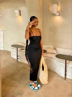 Long Gown And Sneakers Outfit, Bodycon Dress Street Style, Sundress Sneakers Outfit, Sundress And Sneakers Outfit Ideas, Dress With Nikes, Sneaker With Dress, Long Dress With Sneakers, Sundress With Sneakers, Sneakerball Party Outfits