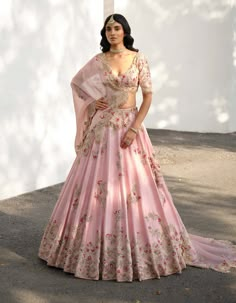 Indian Traditional Lehenga Designs, Kalki Fashion Lehenga Wedding, Prom Lengha, Pink Raw Silk Lehenga, Lehenga Ideas, Indian Fits, Bridesmaids Outfits, Lehenga Pink, Indian Things