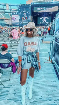 Beach Country Outfits, Mid State Fair Outfit, Country Concert Outfit Converse, Country Concert Outfit Big Tshirt, Fair And Rodeo Outfit Ideas, Stagecoach Outfit Midsize, Morgan Wallen Concert Outfit White Boots, Dinner Looks Outfit Night Out Casual, Nashville Fits Summer