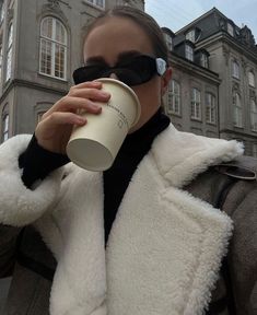 Maria Kragmann, Minimalism Clothes, Winter Outfits Aesthetic, Fall Feels, Yoga Benefits, Winter Aesthetic, Street Photo, Sky Aesthetic, Winter Fashion Outfits