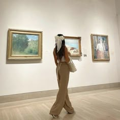 Wren Beaumont, Art Gallery Outfit, Museum Outfit, Museum Photography, Classy Aesthetic, Foto Art, Insta Inspo, Date Outfits