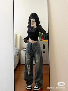 Blue Grey Clothes, Goth Core Aesthetic Outfits, Waist Chain Outfit Jeans, Y2k Simple Outfits, E Girl Outfits Aesthetic, Short Legs Outfit, Yk2 Style, Y2k Asian, Yk2 Outfits