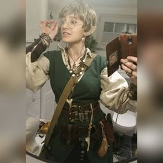 Elf Larp Costume, Fantasy Apothecary Outfit, Easy Larp Costume, Larp Character Inspiration, Fantasy Larp Costumes, Ren Faire Masc, Masc Ren Faire Outfits, Fantasy Healer Outfit, Forest Elf Outfit