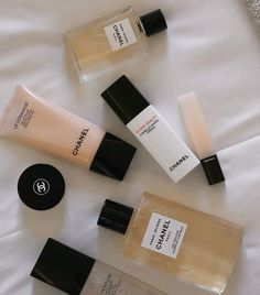 #chanel #chanelmakeup #beautyblog #beautyskincare #beautycare #perfume #skincare #skincarecommunity #aesthetic #beautycare #makeup #makeuplover Beige Aesthetics, Beauty Care, Beauty Blog, Makeup Lover, Elegant Style, Berlin, Follow Me, Make Up