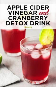 Need to press reset on your health and fitness goals? Cleanse, refresh, and revitalize with this apple cider vinegar and cranberry detox drink. Cranberry Detox Drink, Cranberry Detox, Veggie Juice, Full Body Detox, Natural Detox Drinks, Smoothie Detox, Detox Drinks Recipes, Diet Drinks, Liver Detox