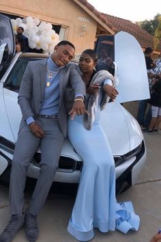 Light Blue Prom Couple, Prom Black Couples, Blue Prom Couple, Prom Outfits For Couples, Prom Couples Outfits, Couples Dress, Mermaid Style Prom Dresses