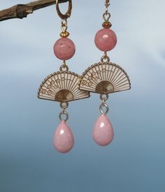 These dangle teardrop earrings with Japanese style fan pendant are sure to a nice accent to any of your favourite style outfits and are perfect for everyday wear and create a nice mood. More option available The earrings are packaged in an elegant  jewelry pouch prior to sending which will make this pair the ideal present whether it's for yourself or a loved one. Visit my shop  https://www.etsy.com/ie/shop/SammysCraftStudio to see all my creations! length 2.5 inches (6.5 cm) Thank you for visiti Japanese Earrings, Japanese Jewelry, Fan Jewelry, Japanese Fan, Chalcedony Stone, Style Japonais, Fan Earrings, Jewelry Lookbook, Earrings Dangle